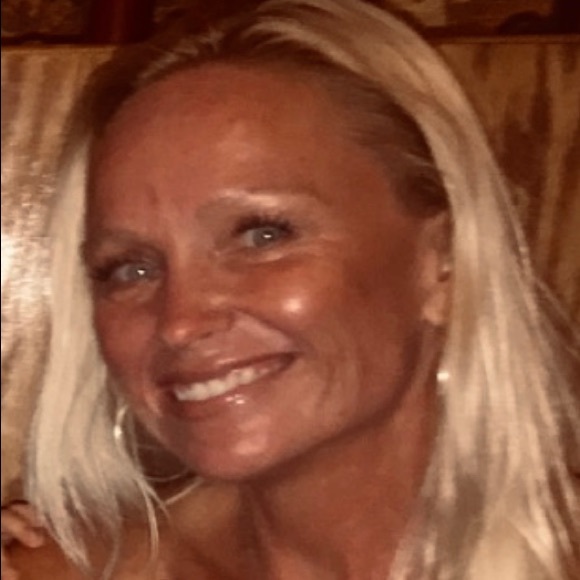 Meet your Posher, Amy - Picture 2 of 5